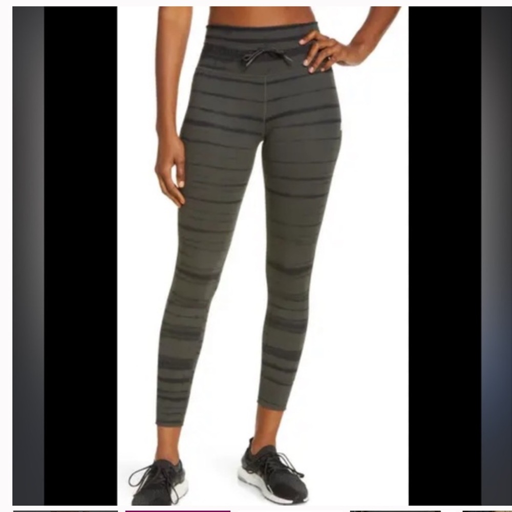 Vuori Daily Legging Dark Oregano Shibori Stripe - xs